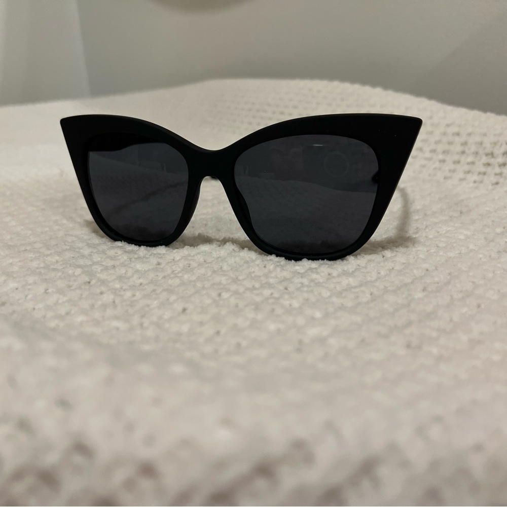 Women’s cat eye sunglasses